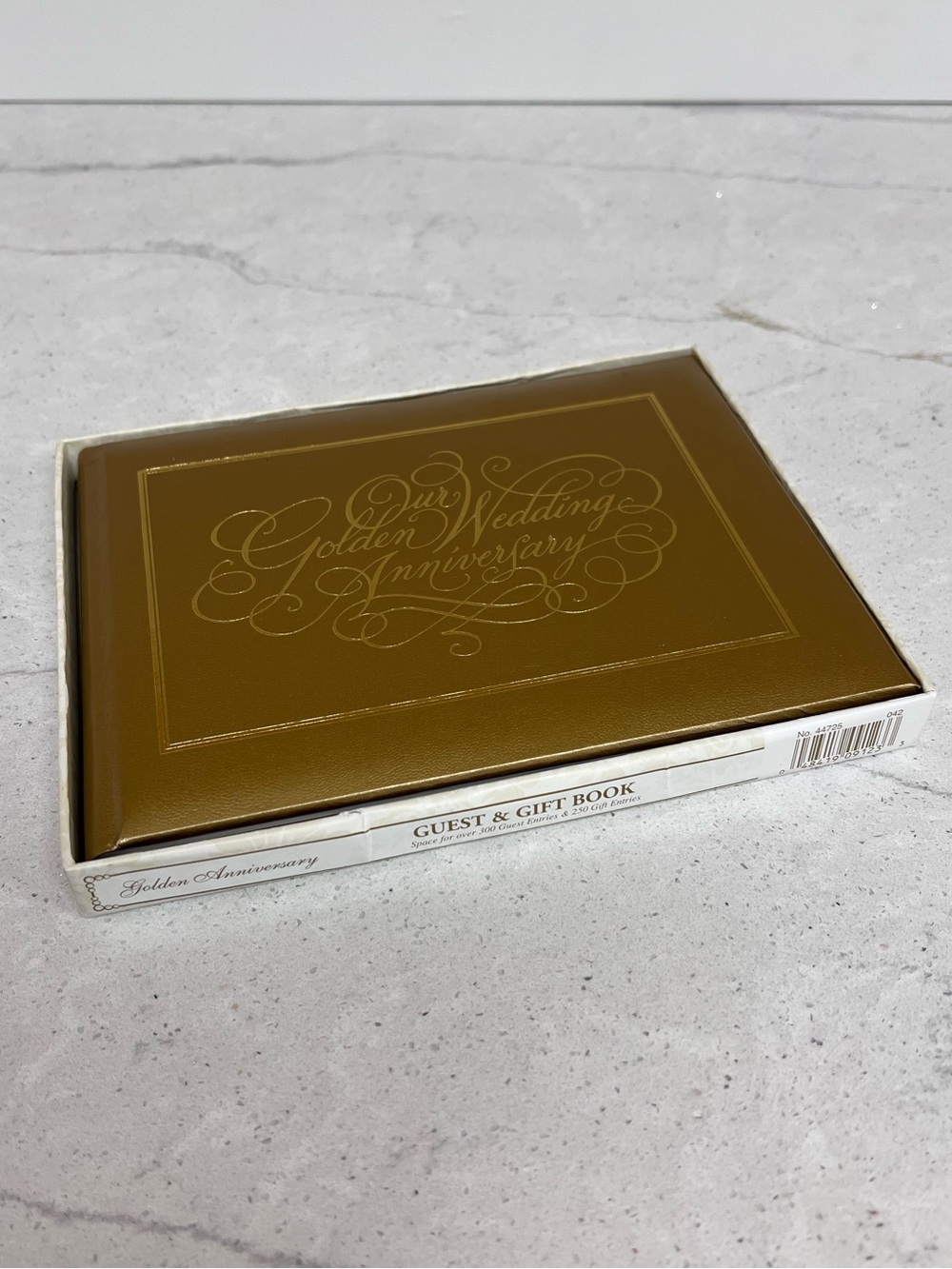 NEW, Vintage, 1999 AMSCAN Golden Wedding Anniversary guest gift book.